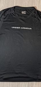 Under armor fitted black t-shirt